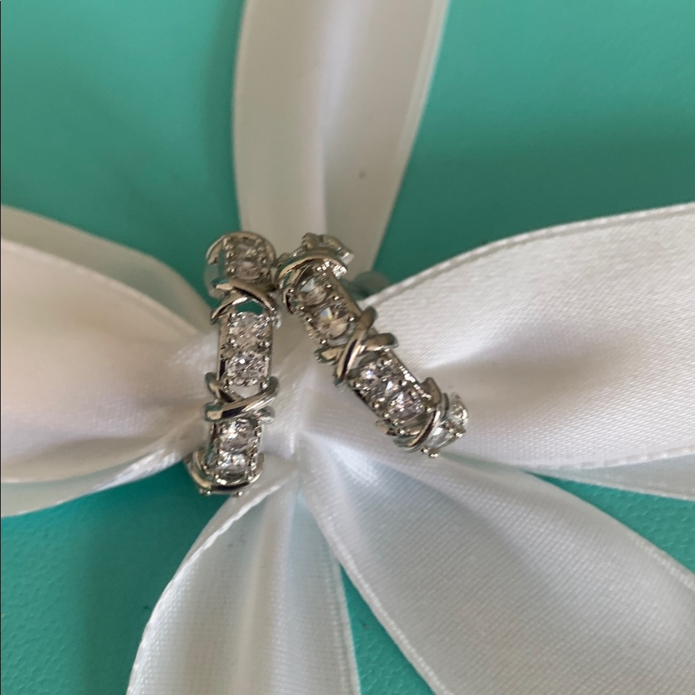 Elegant Silver tones x Crystal Hoop Earrings